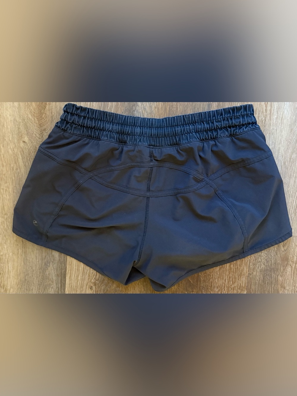 Lululemon Tracker Women’s Mid-Rised Lined Shorts 2.5” - Picture 5 of 8